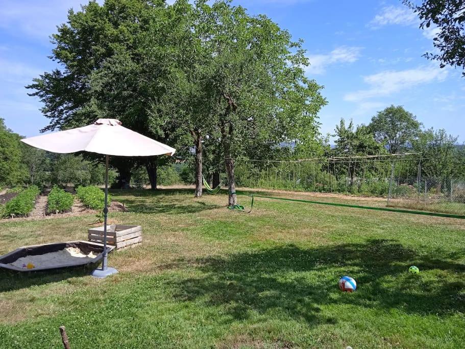 Les Jardins Des 3 Provinces- Gite Montcharvot Екстер'єр фото